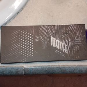 Zoeva eyeshadow palette